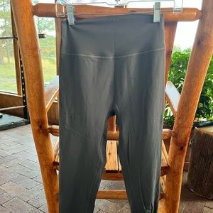 SOLD Kamo Fitness Serenity Leggings